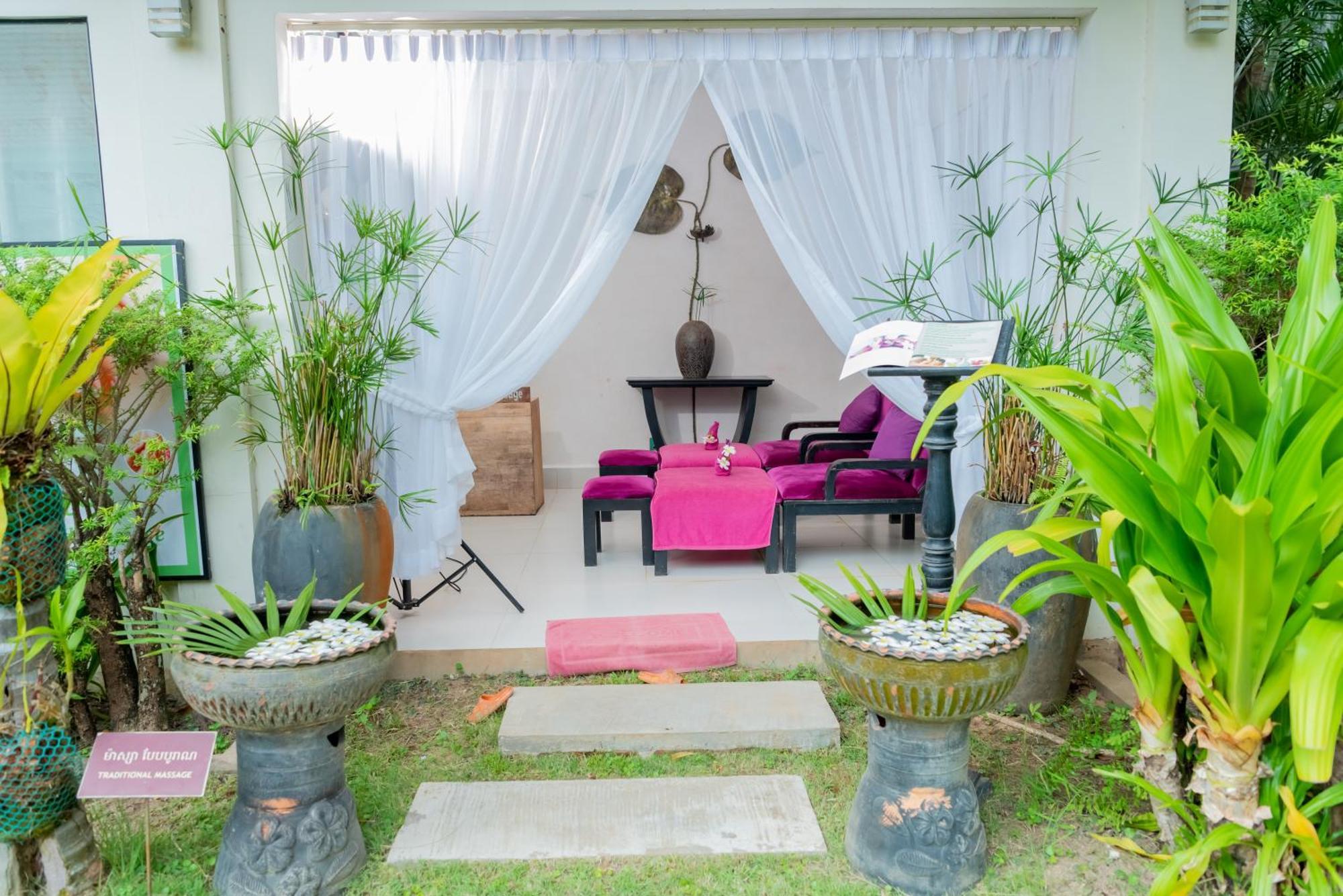 New Riverside Hotel Siem Reap Exterior foto